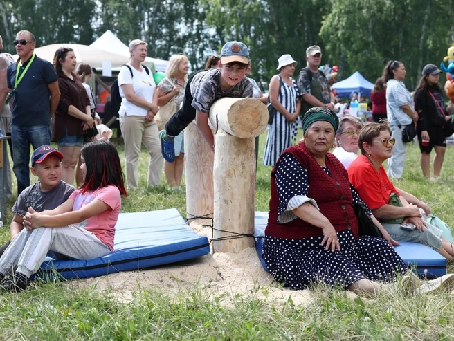 Теперь можно просить природу о щедром урожае | Источник: пресс-служба губернатора Челябинской области