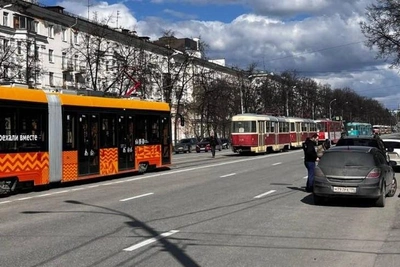 В центре Екатеринбурга образовалась пробка из трамваев