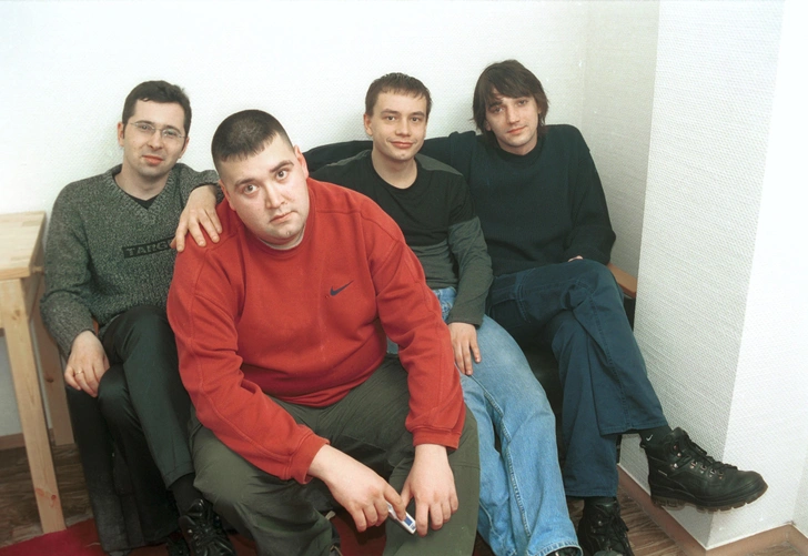 В первом альбоме «Дискотеки Аварии» были «Малинки» с вокалом Татьяны Охомуш, а уже в 2006-м трек переиздали с партией Жанны Фриске
