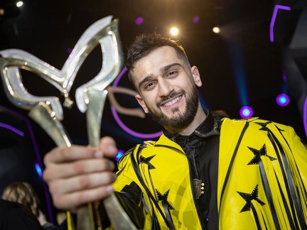 Победитель шоу «Маска» Крокодил JONY: «Со Змеей у меня за кулисами случилась рептилоидная интрижка»