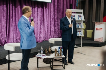 Владимир Титов на презентации своей книги | Источник: Ксения Зимина / CHITA.RU