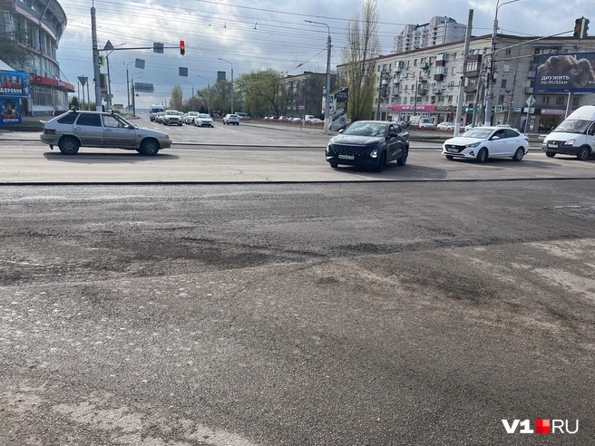 Так выглядит тот самый срезанный верхний слой асфальта | Источник: читатель V1.RU