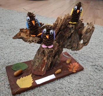 Дальновидные родители собирают материалы для поделок все лето | Источник: Оксана Жолатова / t.me