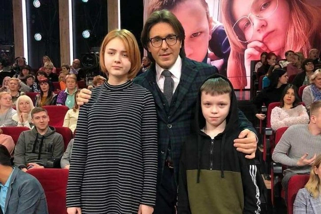 Даша с Малаховым в студии | Источник: Instagram.com