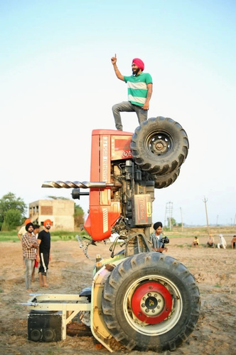 Индийские фермеры тюнингуют свои трактора и делают на них безумные трюки