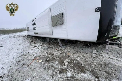 Bus with passengers overturns in Stavropol Krai, prosecutors and Investigative Committee investigate