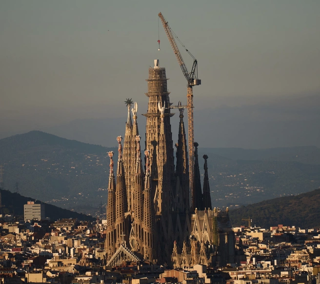 Саграда Фамилия в Барселоне стала самым высоким христианским храмом в мире еще до окончания строительства | Источник: скриншот с сайта Саграда Фамилия