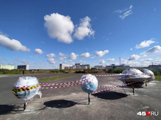 Новые планеты в парке в день установки в сентябре 2024 года | Источник: Надежда Тихомирова / 45.RU