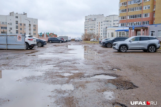 Здесь тоже ямы | Источник: Булат Салихов / UFA1.RU