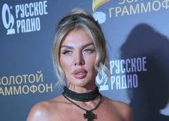 «Тысячи комментариев о том, что я старая, страшная»: Анна Седокова о жестокой травле после суицида Яниса Тиммы