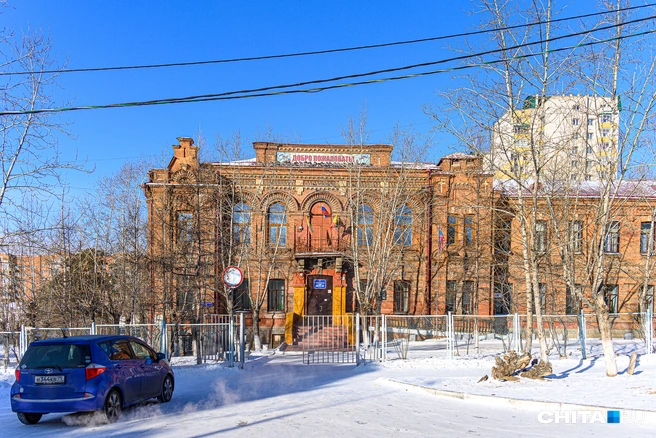 Учителя отдают на нужды российских бойцов однодневный заработок | Источник: Олег Фёдоров / CHITA.RU