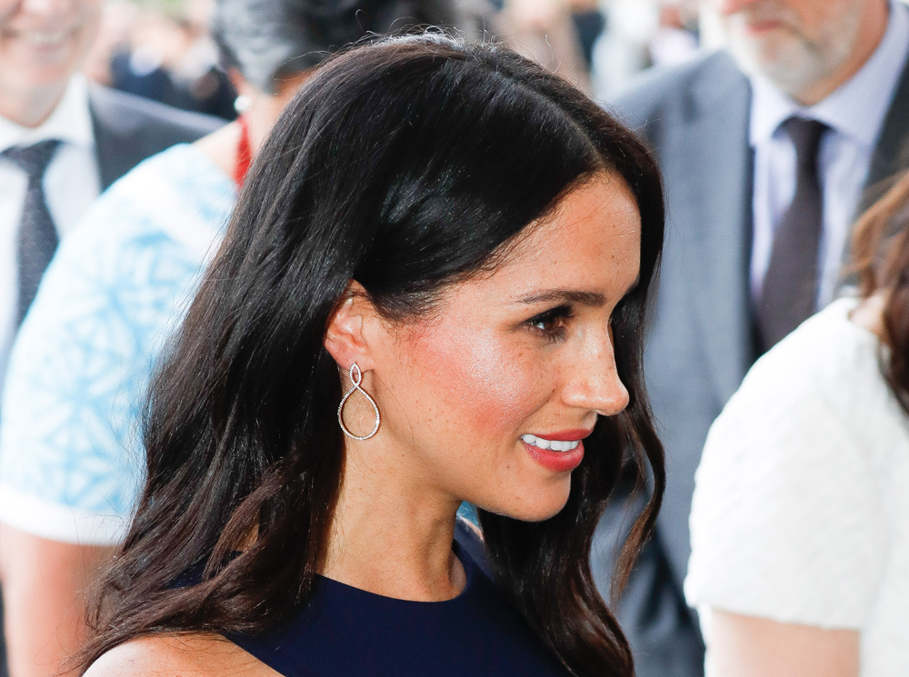 Герцогиня Сассекская направляется на прием в военном мемориальном музее Окленда, 30 октября 2018 года | marieclaire.ru