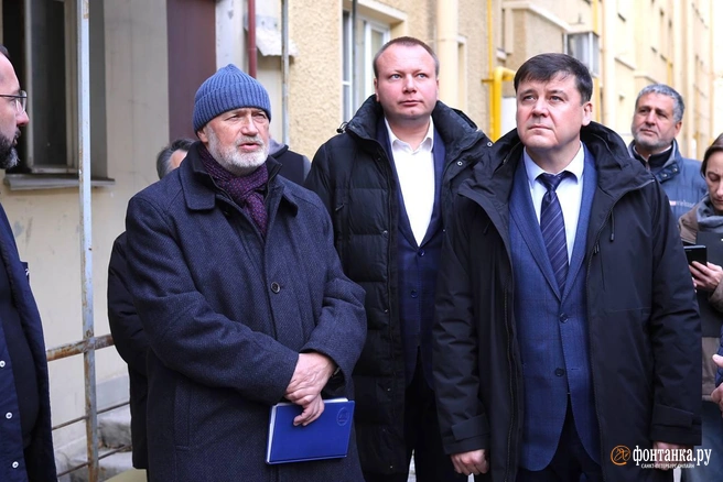 Депутаты Михаил Амосов, Дмитрий Дмитриев, глава жилищного комитета Денис Удод | Источник: Дарья Драй / «Фонтанка.ру»