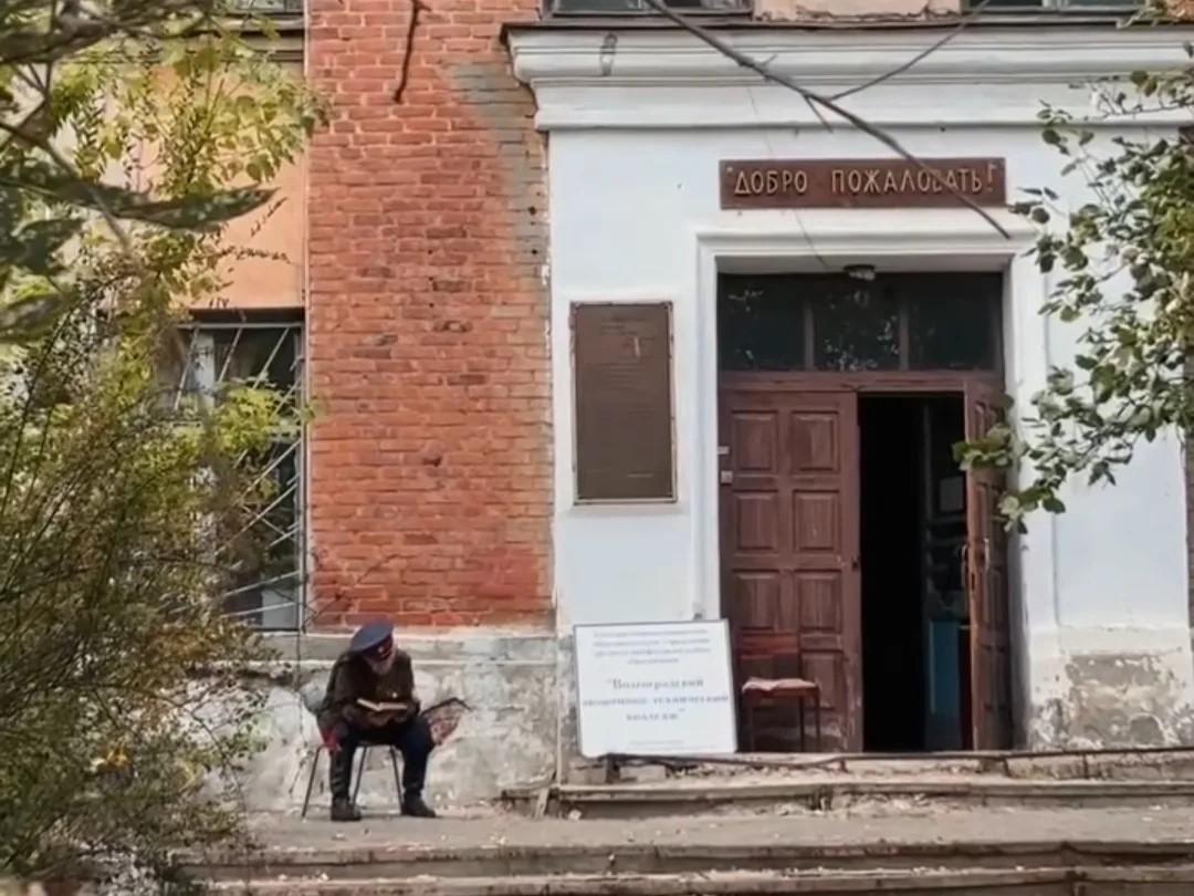 «Доживает свой век»: в Волгограде блогер-историк показала забытый техникум, носивший имя Сталина