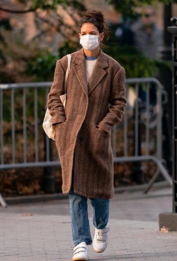 Кэти Холмс в Нью-Йорке | marieclaire.ru