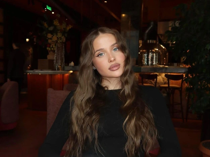 Мокко-мейкап — самый теплый нюд лета, который захватил соцсети | marieclaire.ru