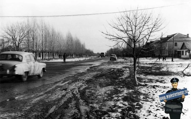На улице Калинина, 24 января 1968 года. Вид на восток от перекрестка со 2-й линией | Источник: myekaterinodar.ru