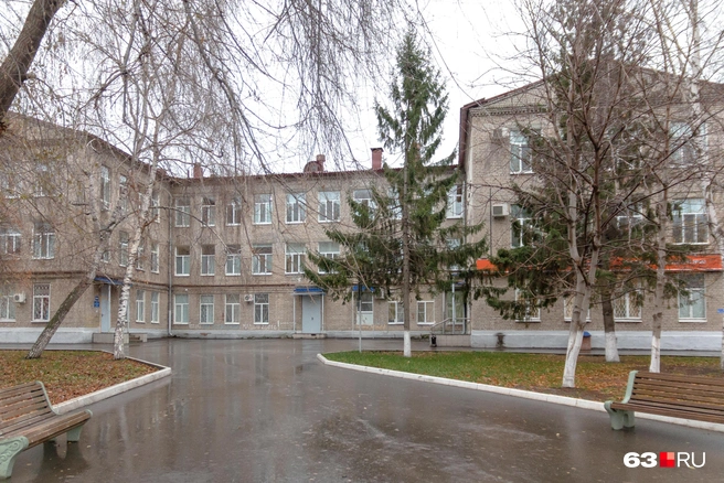 В составе Самарской городской клинической больницы № 1 имени Н.&nbsp;И.&nbsp;Пирогова (СГКБ № 1) работают два родильных отделения&nbsp;— № 20 и № 21, расположенные в корпусах на улице Полевой, 80 | Источник: Роман Данилкин / 63.RU