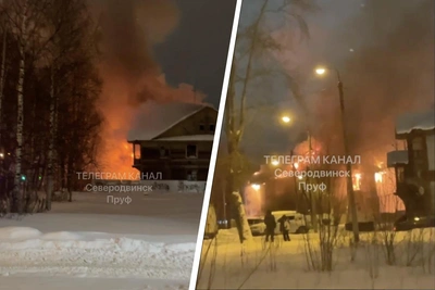В Северодвинске загорелся деревянный дом