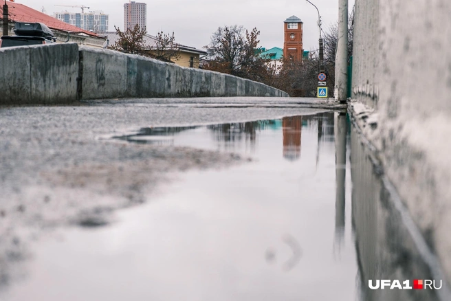 Пожарная каланча в луже, где такое видели? | Источник: Булат Салихов / UFA1.RU