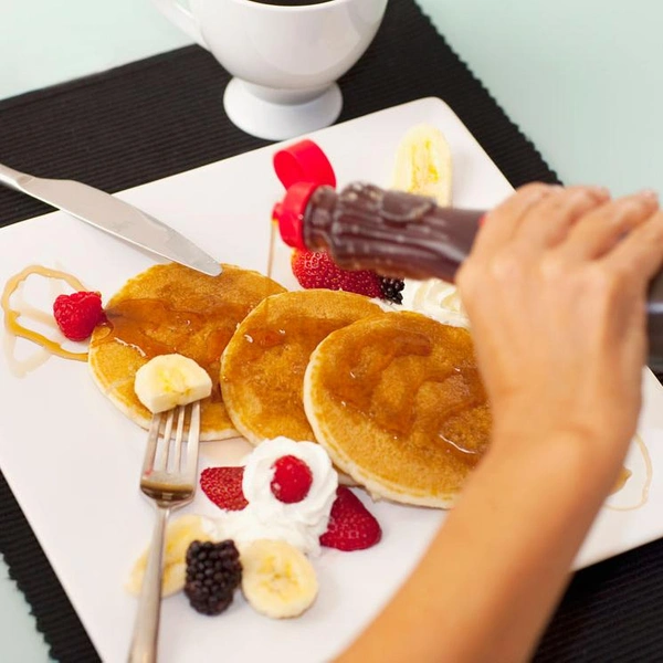 Оладьи с банановым сиропомЧто может быть лучше классический оладий со свежими фруктами? Только вариант приготовления тех же оладий, но с банановым сиропом.Полный рецепт оладий с банановым сиропом читайте по ссылке.