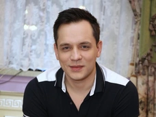 Александр Асташенок о постельных сценах: «Я начинаю хотеть партнершу. Для меня это измена»