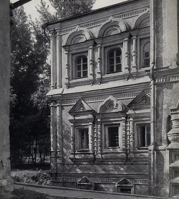 Традиционные русские элементы на фасаде | Источник: Wikipedia.org