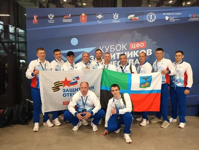 Вместе с командой Александр (крайний справа) уже неоднократно стал чемпионом России | Источник: фонд «Защитники Отечества»