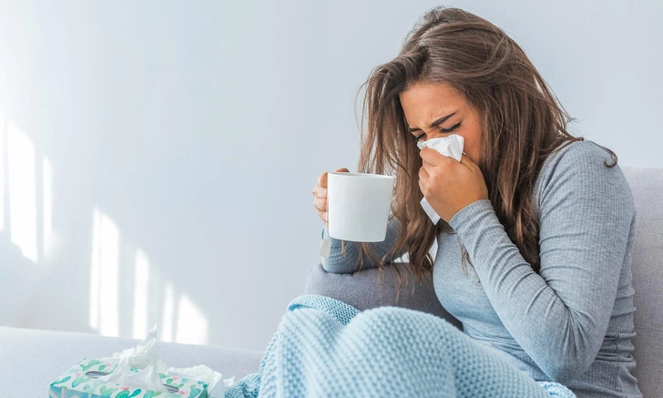 Дефицит витамина D и еще 6 причин, почему никак не проходит насморк | Источник: iStockphoto/dragana991