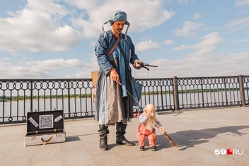 Свой образ Артур называет образом шарманщика папы Карло | Источник: Тимофей Калмаков / 59.RU