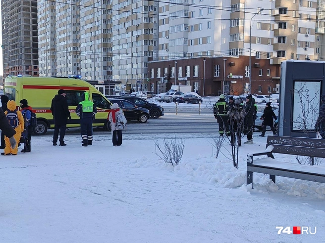 На место ДТП быстро приехала машина реанимации | Источник: читатель 74.RU