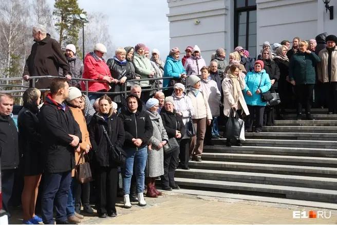 Близкие хоронят Евгения Кунгурова в Заречном Свердловской области