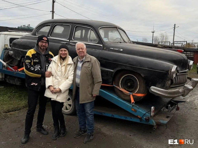 Валерий Павлович подарил Дарье и Ильдару на свадьбу редкий ретро-автомобиль | Источник: читательница E1.RU Дарья