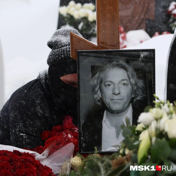 Александра Олейникова похоронили на 34-м участке Троекуровского кладбища | Источник: Артем Устюжанин / MSK1.RU