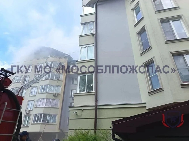 Над крышей видно дым | Источник: ГКУ МО «Мособлпожспас» / MAX