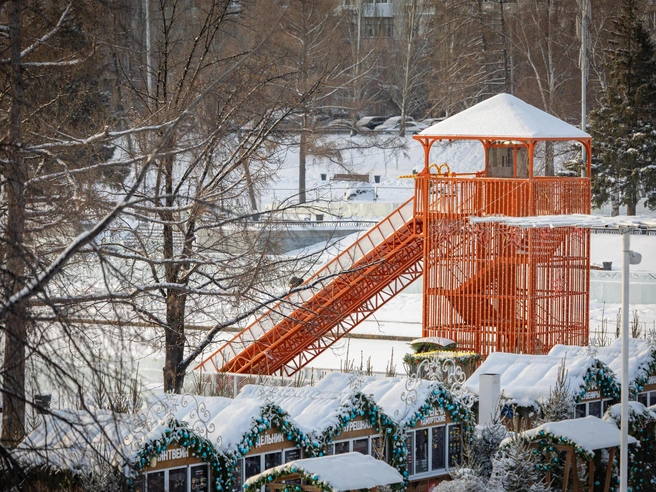 Новая горка высотой шесть метров. | Источник: Владислав Лоншаков / E1.RU 
