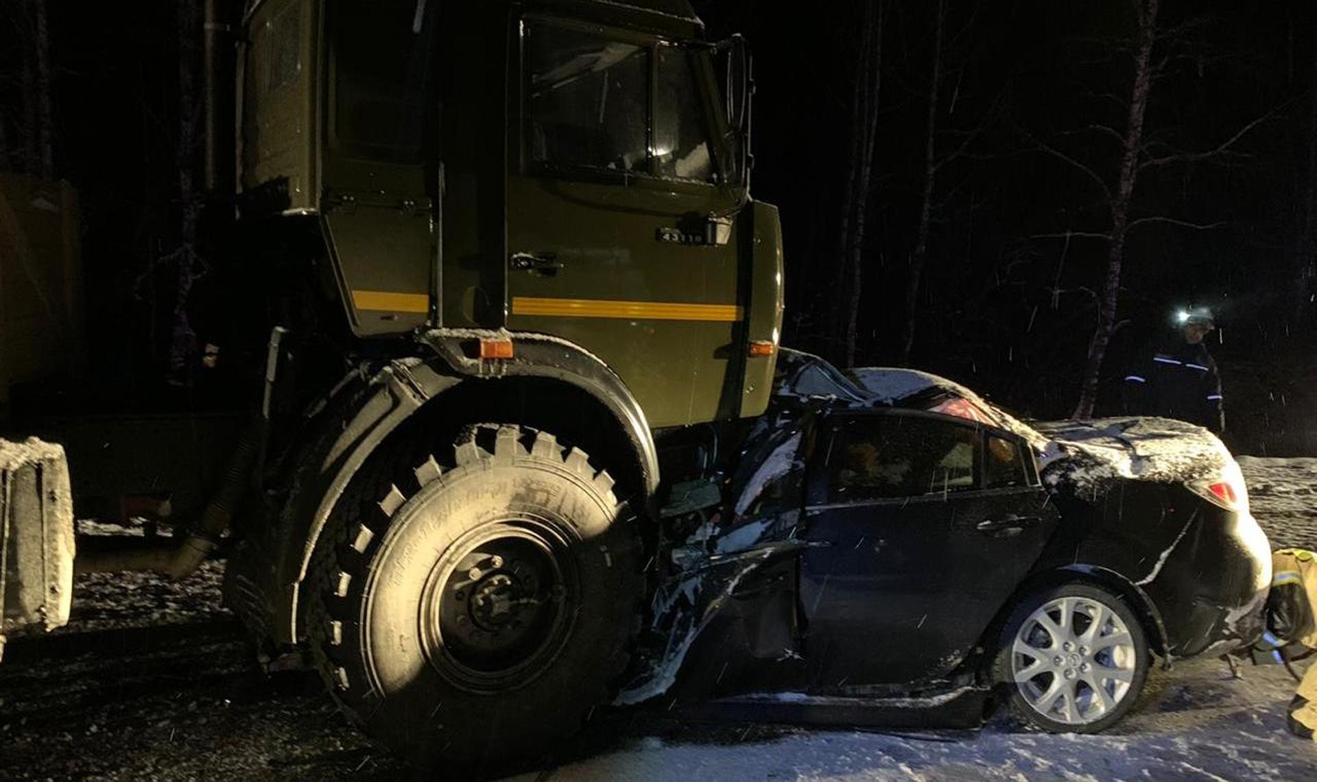 Семья попала в ДТП с КАМАЗом под Златоустом на трассе М-5 в Челябинской  области, родители скончались 11 января 2020 года - 11 января 2021 - 74.ру