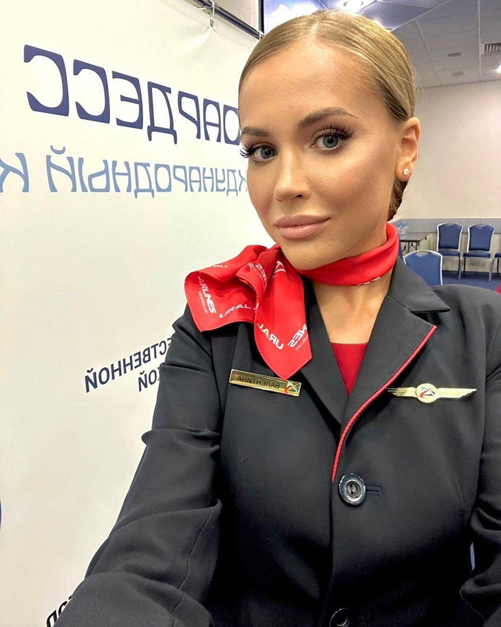 В данной статье собрано 20 фотографий самых красивых стюардесс России. Вы увидите девушек, чья красота и стиль наверняка вас поразят. Они представляют разные авиакомпании и имеют разные образы, но все они обладают неповторимым шармом и элегантностью.