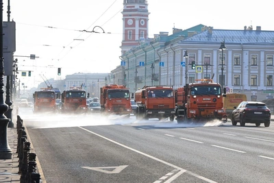 В Петербурге начали мыть улицы специальным «шампуном»