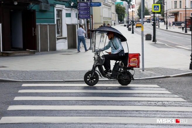 Главные люди страны — курьеры | Источник: Артём Устюжанин / MSK1.RU