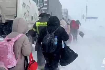 Автобус с детьми застрял в пробке на трассе М-4 «Дон»