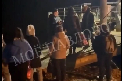 «Поехали, пусть на барже ночуют»: нижегородцев не переправили через Оку