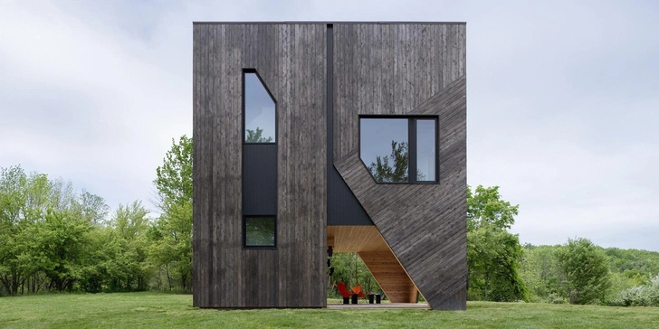 Куб на холме: облицованный кедром коттедж 137 м² от FORMA | Источник: Девон Бэнкс / FORMA