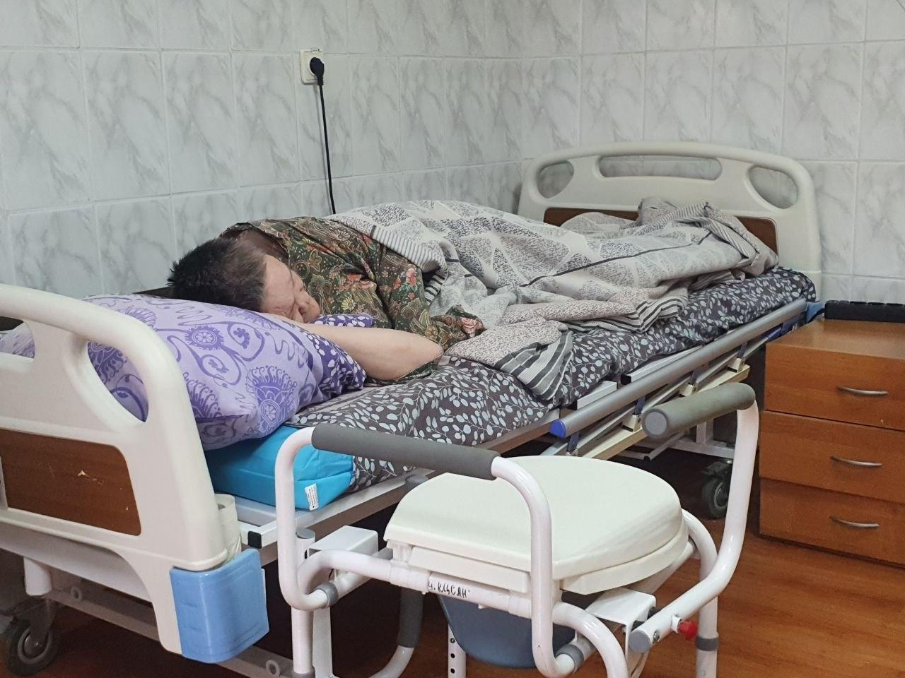 Уйти с грязной мусорки и начать с чистого листа: репортаж из центра для бездомных в Кемерове