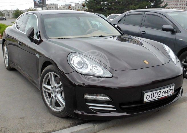 002 сначала висели на Porsche Panamera | Источник: Nomerogram.ru