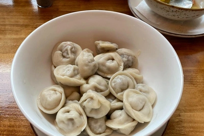 В центре Новосибирска открылось кафе «Мясо и пельмени»
