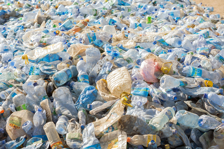 Что экологичнее: выбрасывать пластиковую тару или сжигать?