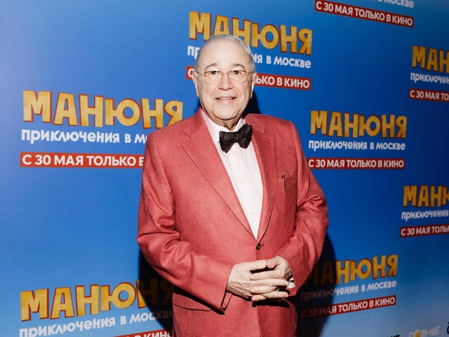 Юморист стал активно вести соцсети, принимать участие в фотосессиях и поменял стиль одежды | Источник: Андрей Калмыков / Woman.ru