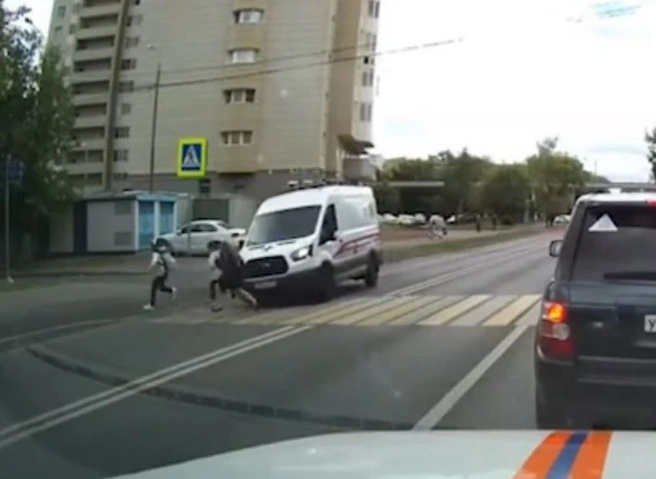 В Москве машина скорой помощи сбила школьницу | ya62.ru