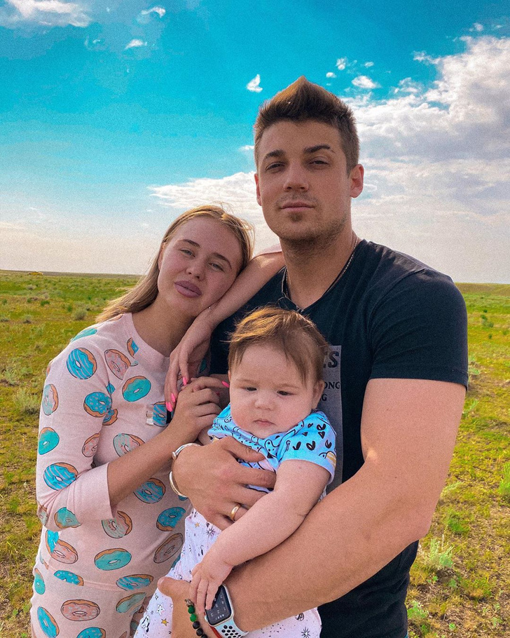 Кому она обязана?»: блогер Ольга Нечаева заявила, что ее дочь пойдет в  школу, только если сама этого захочет | WOMAN